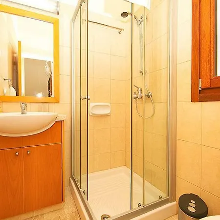 37 Hestiades Green