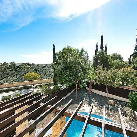 37 Hestiades Green *